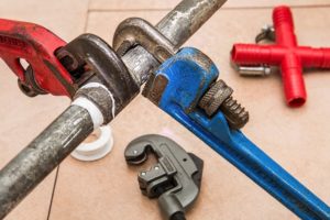 Steel pipe with a couple of pipe wrench attached into it